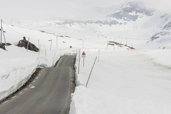 Road to highest pass in Norway. — Stock Photo, Image