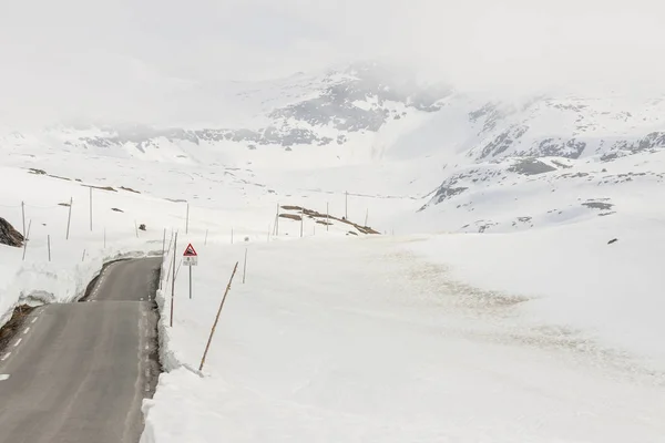 Cesta k nejvyšší průsmyk v Norsku. — Stock fotografie