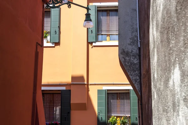 Kleurrijke huizen op burano — Stockfoto