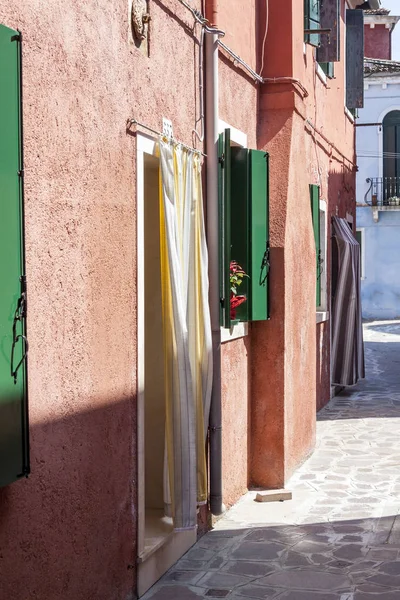 Case colorate a Burano — Foto Stock