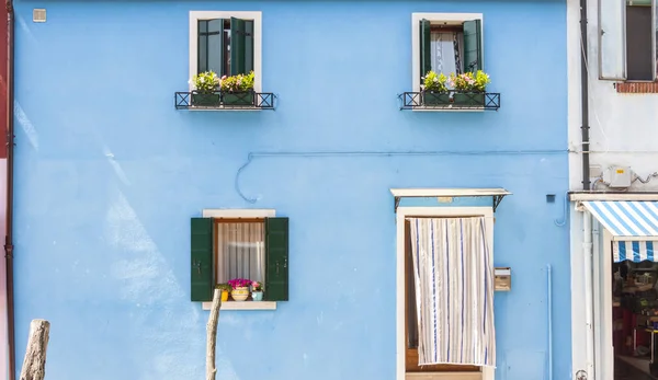 Blue home - Burano, Italië. — Stockfoto