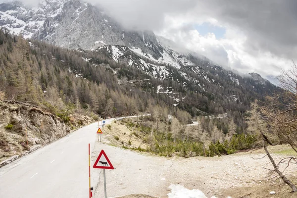 A estrada russa para Vrsic - Eslovénia — Fotografia de Stock