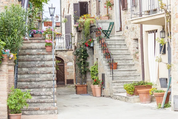 Antico borgo toscano in pietra - Monticchiello . — Foto Stock