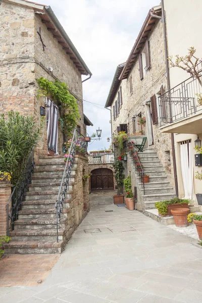 Antiguo pueblo de piedra en Toscana - Monticchiello . — Foto de Stock