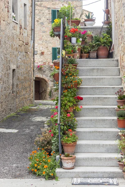 Antiguo pueblo de piedra en Toscana - Monticchiello . —  Fotos de Stock