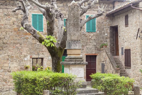 Antico borgo toscano in pietra - Monticchiello . — Foto Stock