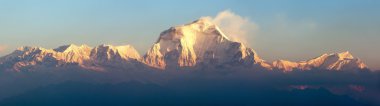 Sabah Panoramik dağ Dhaulagiri