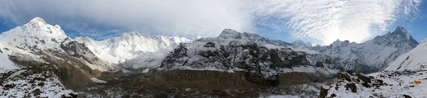 Ochtend panoramisch uitzicht vanaf mount Annapurna bereik — Stockfoto