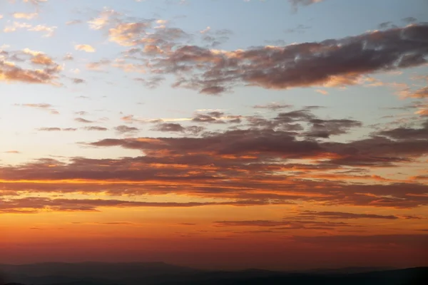Вечерний закат вид на красивое небо — стоковое фото