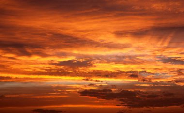 Akşam güzel gökyüzü günbatımı manzarası