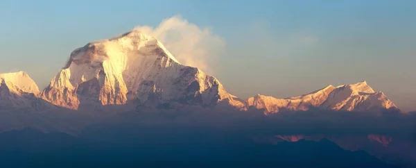 Vista panorâmica da manhã do Monte Dhaulagiri — Fotografia de Stock