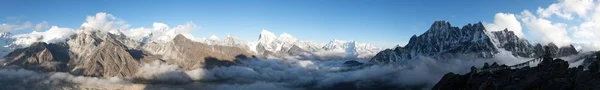 Panorama van Mount Everest, Lhotse, Makalu en Cho Oyu — Stockfoto