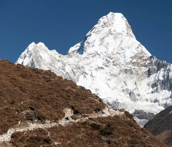 Ama Dablam - camino al campamento base de Everest — Foto de Stock