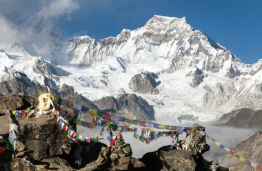 Mount Gyachung Kang Gokyo RI göster