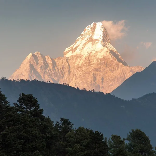 Kväll Visa av ama dablam — Stockfoto