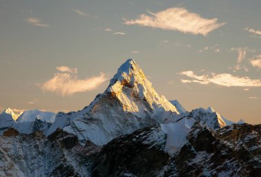 Akşam Panoramik dağ Ama Dablam