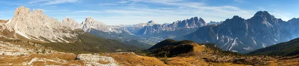 Panoramiczny widok dolomiti wokół Cortina d Ampezzo — Zdjęcie stockowe