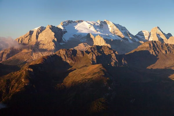 Panoramautsikt över berget Marmolada, Alperna Dolomiterna — Stockfoto