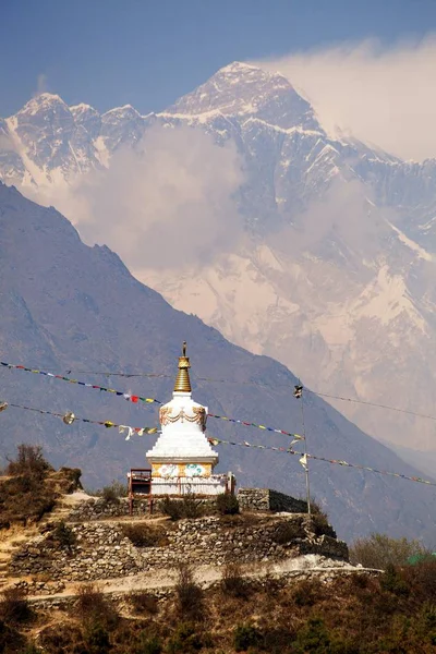 Stupa près de Namche Bazar et du mont Everest — Photo