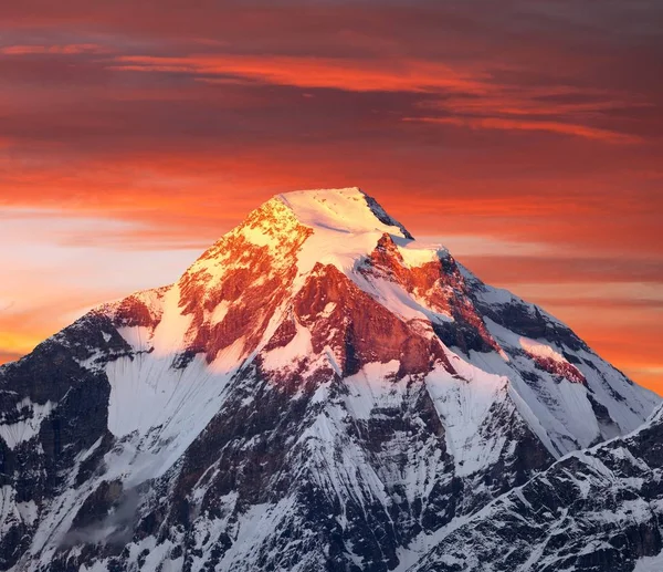 Atardecer vista del monte Dhaulagiri, Himalaya, Nepal —  Fotos de Stock