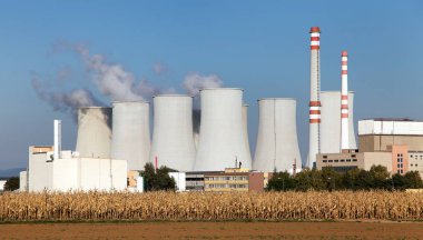 Nükleer santralin soğutma kulesi