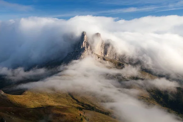 Morgenblick vom col di lana zum pico setsas — Stockfoto