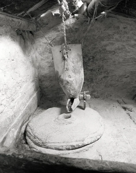 Molino de harina primitivo en Nepal — Foto de Stock