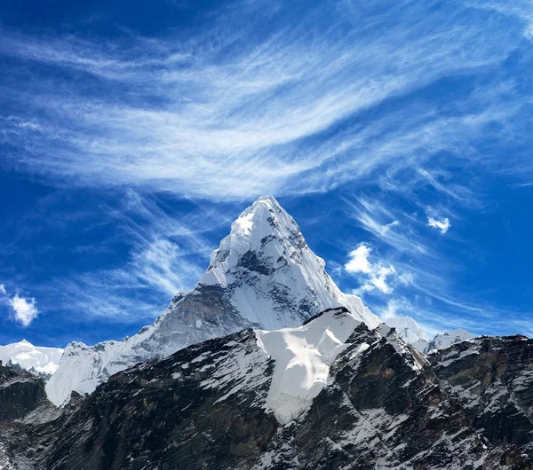 View of Ama Dablam on the way to Everest Base Camp — Stock Photo, Image