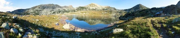 Bucura meer en de bergen van de Retezat, Roemenië — Stockfoto