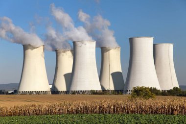 Nükleer santralin soğutma kulesi