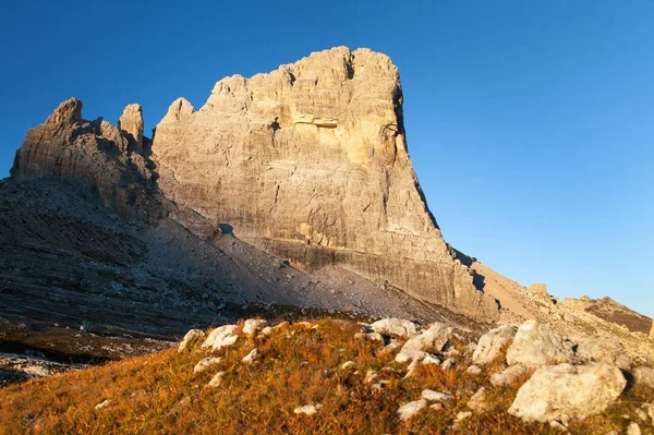 Μοντάρετε φθάσετ de Mezodi, βουνά Δολομίτες Άλπεις — Φωτογραφία Αρχείου