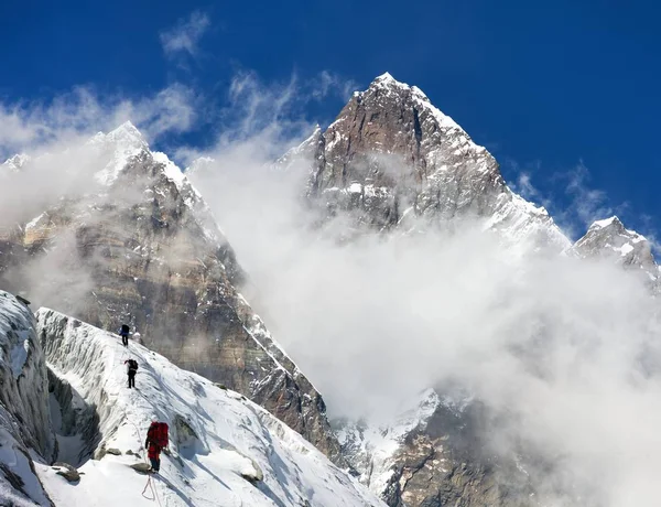 Group of climbers on mountains montage to mount Lhotse — Stock Photo, Image