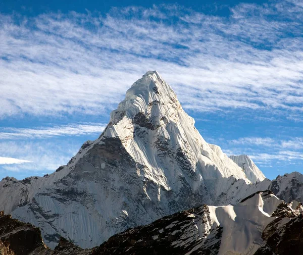 Перегляд Ама-Даблам на шляху до Базовий табір Евересту — стокове фото