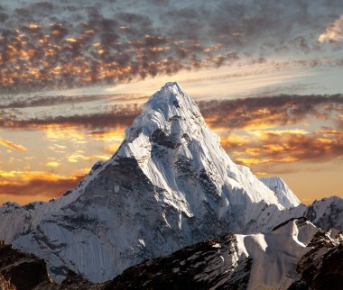 Akşam Panoramik dağ Ama Dablam