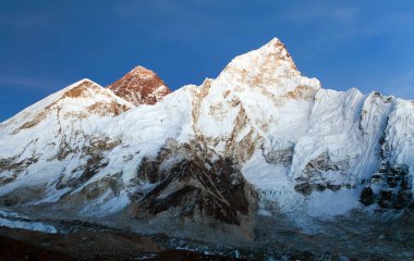 Everest Dağı akşam panoramik görünüm