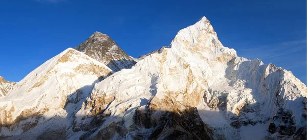 Mount Everest večerní panoramatický pohled — Stock fotografie