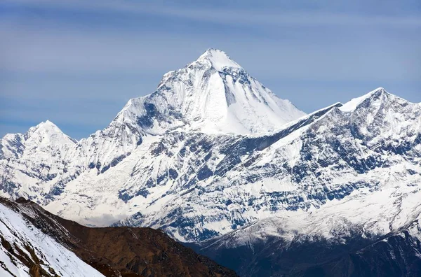 Гора Дхаулагири, вид с перевала Торунг Ла — стоковое фото