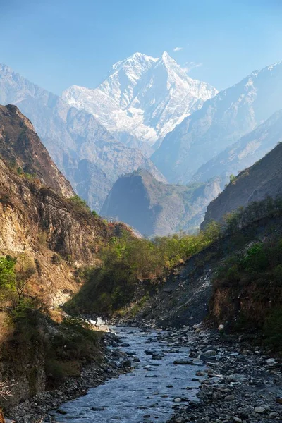 Monte Nilgiri y Kali Gandaki Nadi cañón — Foto de Stock