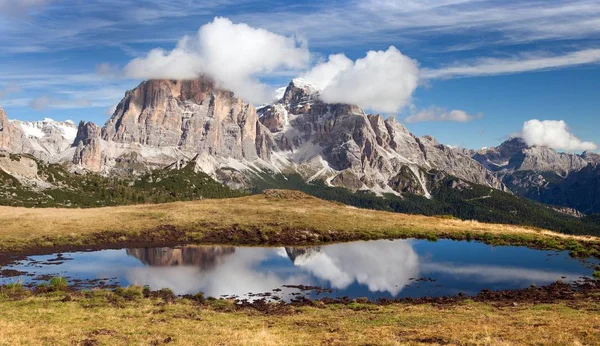 Tampilan dari passo Giau, Tofana atau Le Tofane Gruppe — Stok Foto