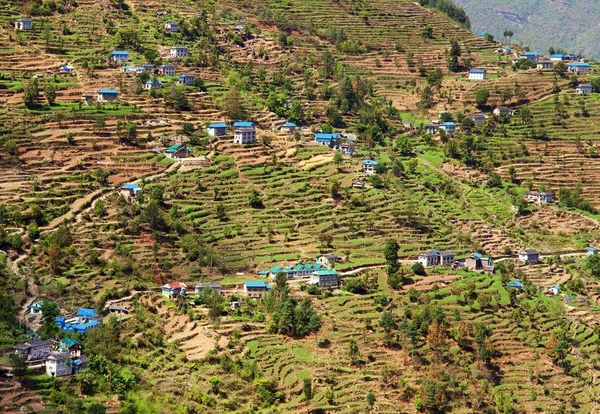 Villaggio Kharikhola, montagne dell'Himalaya nepalese — Foto Stock
