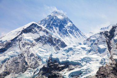 Everest'in Kala Patthar üzerinden görünümünü