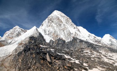Mount Pumo RI ve Kala Patthar görünümünü