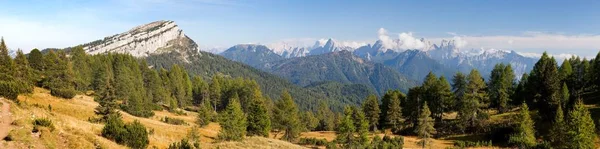 Панорамний вид з Доломітові Альпи, Італія — стокове фото