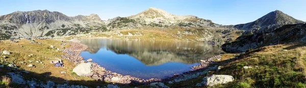 Bucura озеро і гори Retezat, Румунія — стокове фото