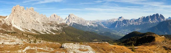 Panoramiczny widok dolomiti wokół Cortina d Ampezzo — Zdjęcie stockowe