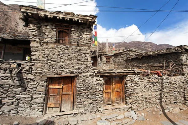 View of local stony building in Manang village — Stock Photo, Image