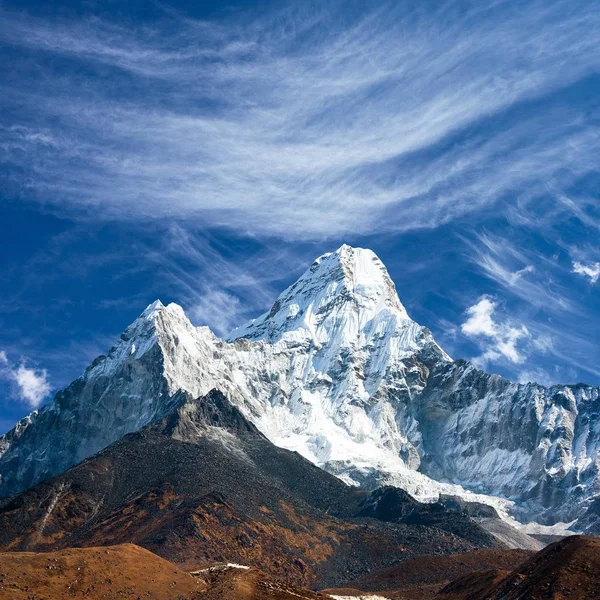 Vista de Ama Dablam en el camino al campamento base del Everest —  Fotos de Stock