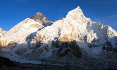 Everest Dağı akşam panoramik görünüm