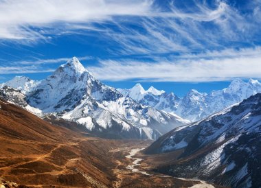 mount Ama Dablam güzel gökyüzü ile görünümünü
