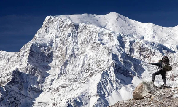 View of south rock face of mount Annapurna 3 and hiker — Stock Photo, Image